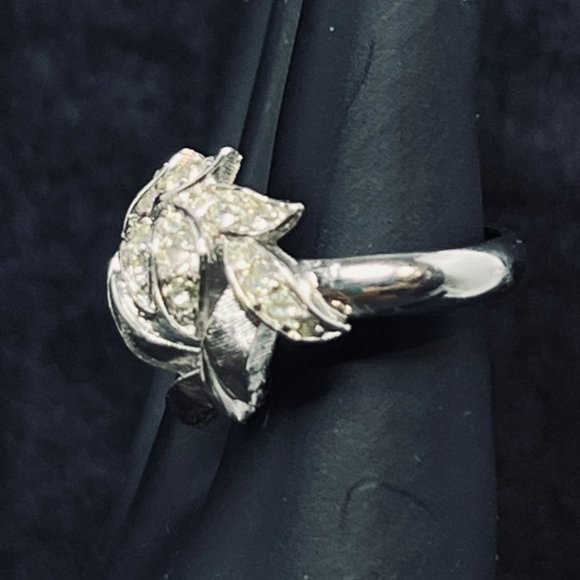 Vintage Silver Tone Rhinestone Flower Adjustable Ring (R326) - Picture 5 of 7